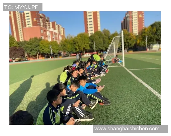 戴背背佳助力球员逆袭成长 背后的足球力量与奋斗故事