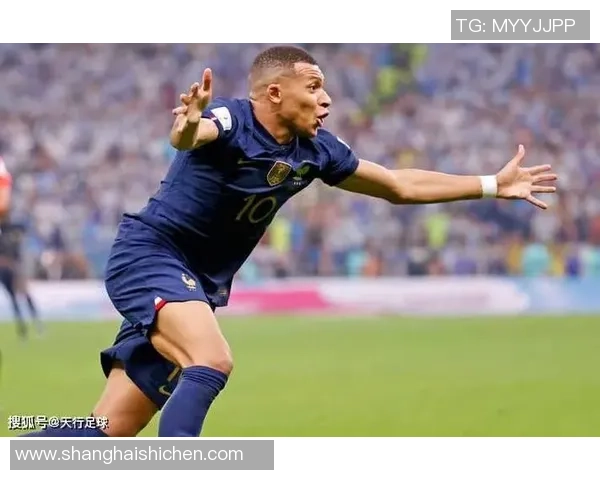 足球球星逆袭成长之路 展现超凡实力与不懈奋斗精神 足球球星逆袭成长之路 展现超凡实力与不懈奋斗精神