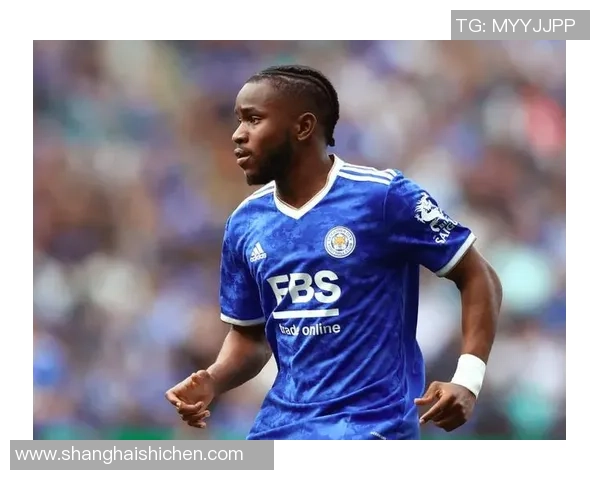 昔日足球巨星沦为街头流浪汉命运反转引人深思 昔日足球巨星沦为街头流浪汉命运反转引人深思