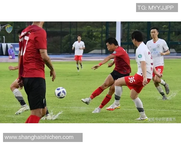 防守反击足球之王:他如何凭借速度与智慧统治赛场 防守反击足球之王:他如何凭借速度与智慧统治赛场